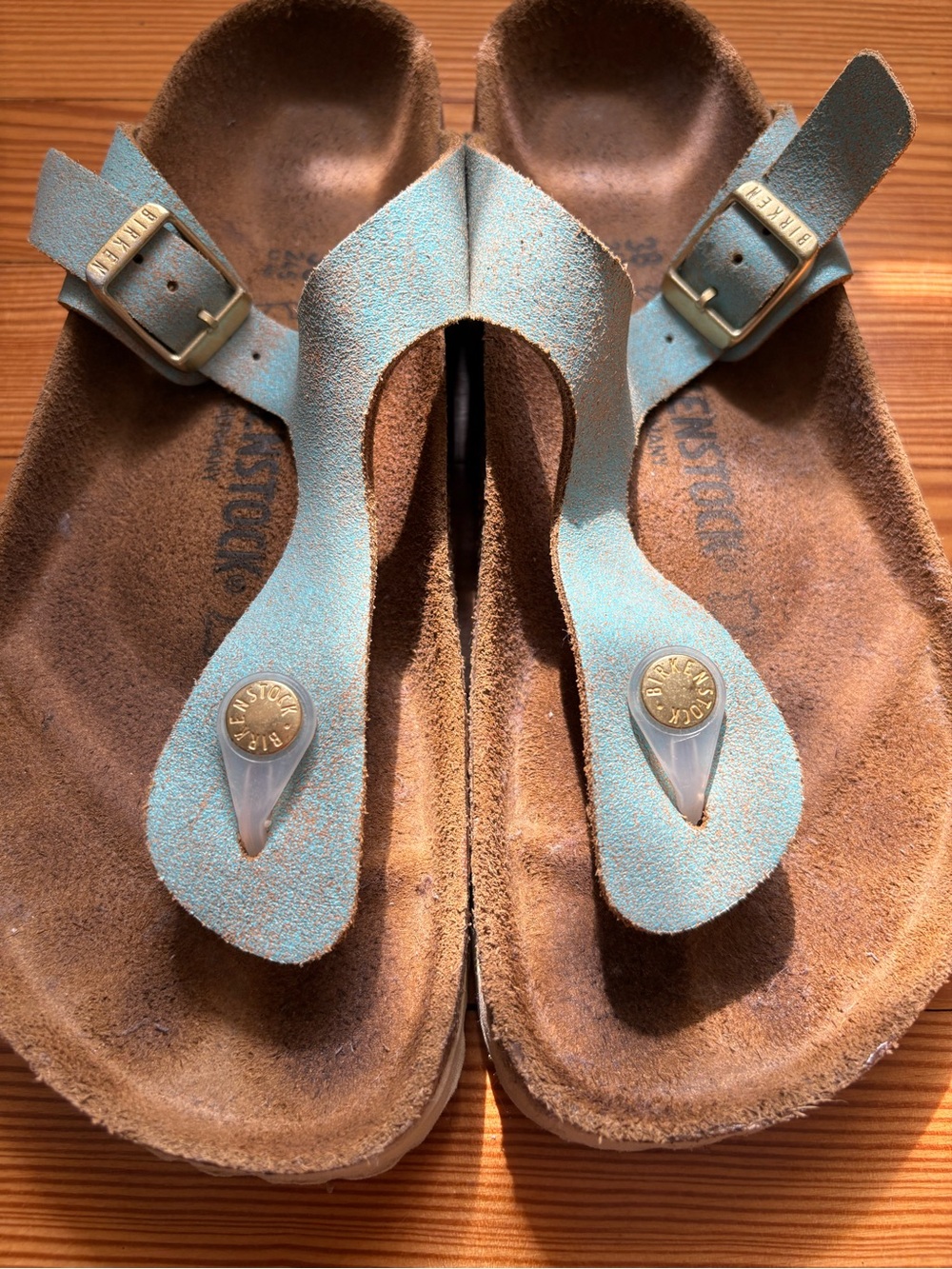 Women’s Birkenstock Leather Gizeh Washed Metallic Aqua Sandals - Picture 5 of 8